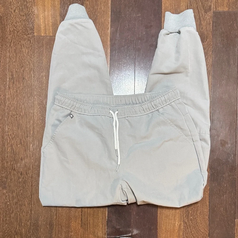 Figs Men's Gray Scrub Joggers size Large